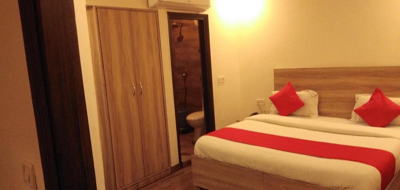 Airport Hotel Golden Bliss Near Delhi Airport Nuova Delhi Esterno foto